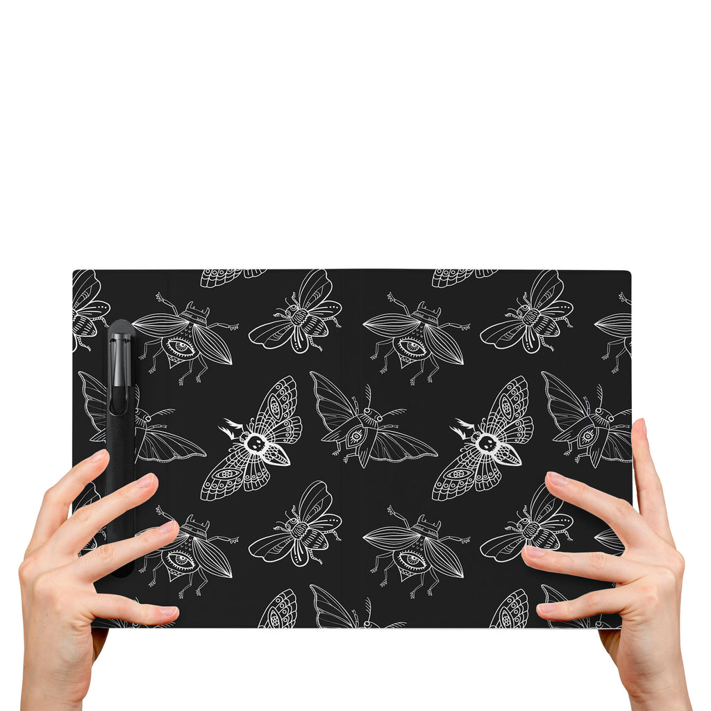 The VistaCase reMarkable Folio with Animal Skeleton design is crafted from premium materials and exclusively tailored to fit your reMarkable 2,