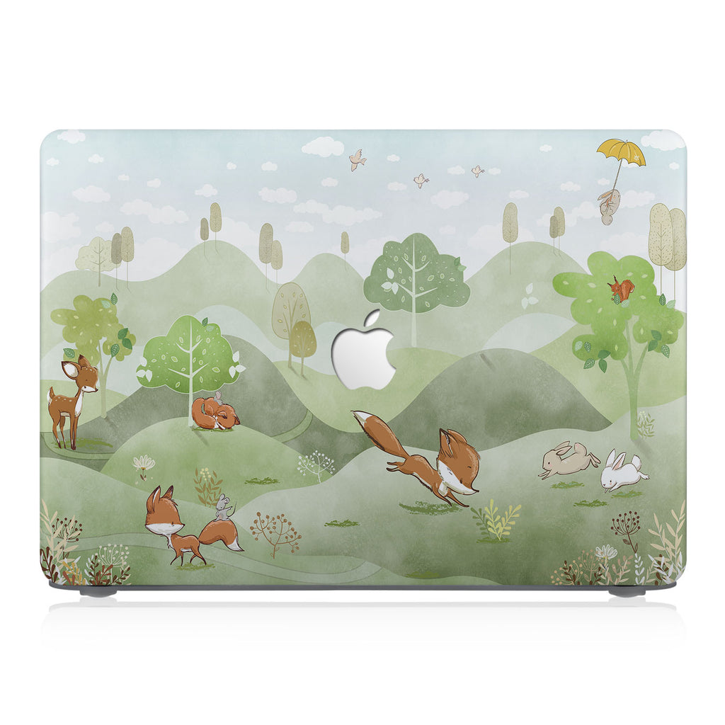 This lightweight, slim hardshell with Forst Animal design is easy to install and fits closely to protect against scratches