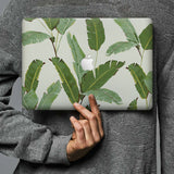 Form-fitting hardshell with Green Leaves design keeps scuffs and scratches at bay