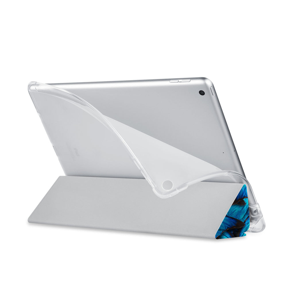 Balance iPad SeeThru Casd with Butterfly Design has a soft edge-to-edge liner that guards your iPad against scratches.