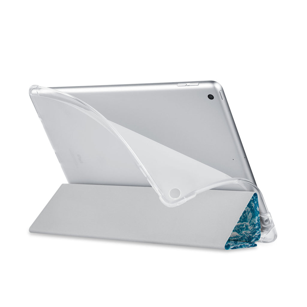 Balance iPad SeeThru Casd with Ocean Design has a soft edge-to-edge liner that guards your iPad against scratches.